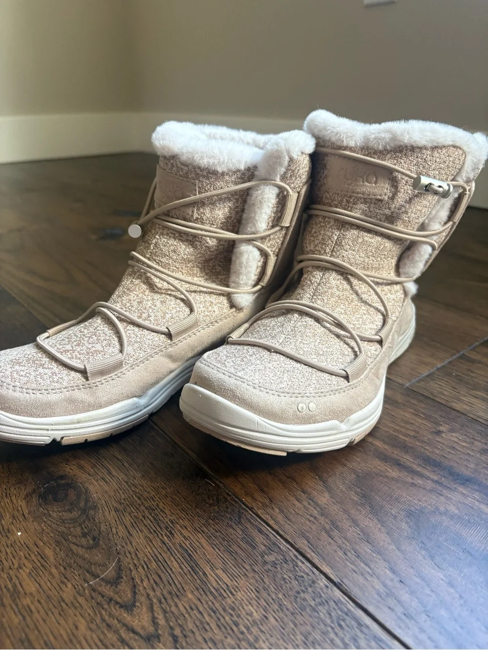 Ryka Aubonne Women’s 6 Faux Fur Winter Boots Beige Tan Cozy Snow Boots